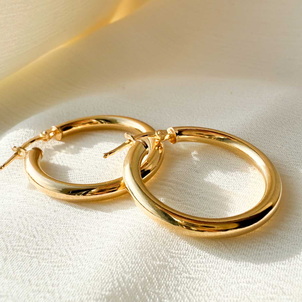 Pendientes de aro de plata de ley chapado en oro